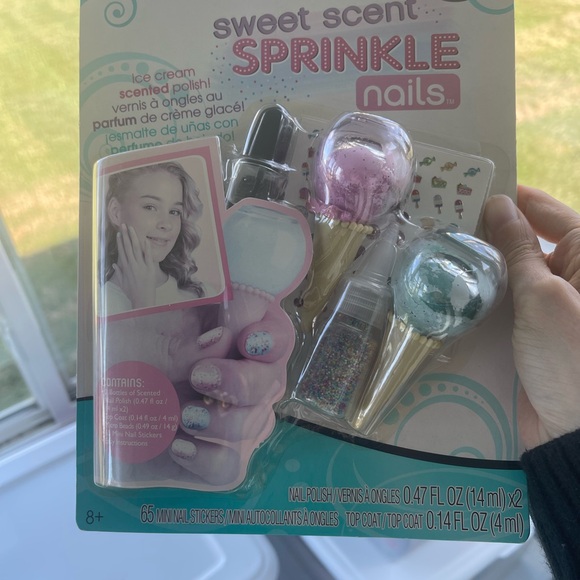 Nail polish kit - Picture 2 of 3